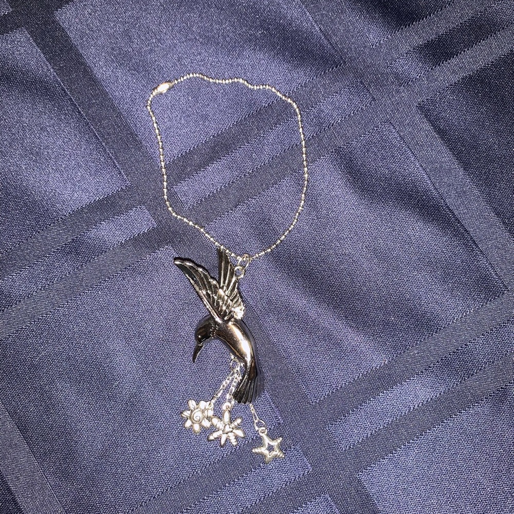 Hummingbird w/ 2 flowers, a star dangling beneath